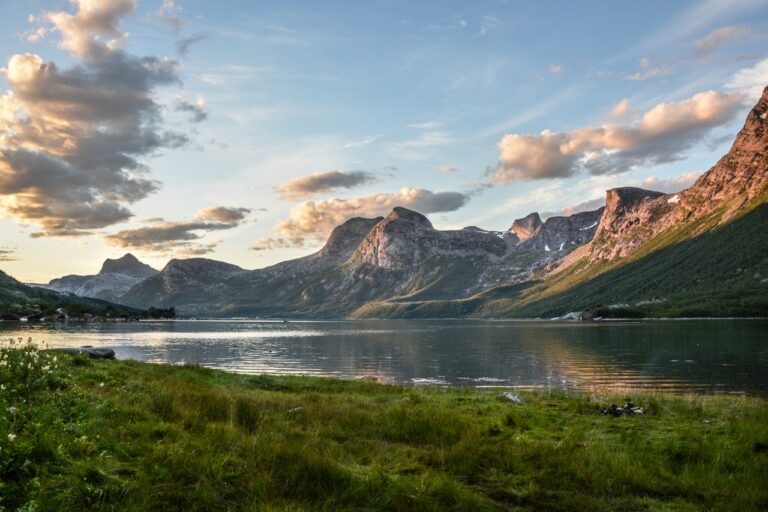 Start mountain and lake at sunset 135157.jpg